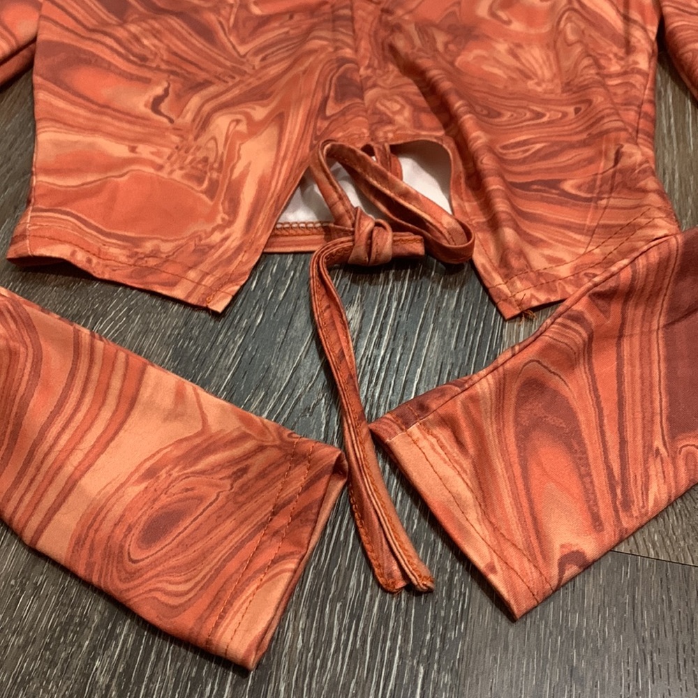 Crop top - Picture 2 of 3